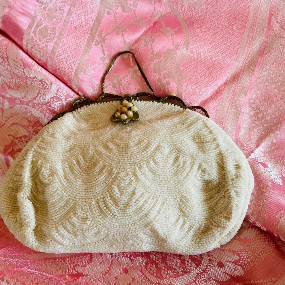 Early 1900s Rare Made in France Hand Beaded Scallop Frame Faux Pearl Small Bag